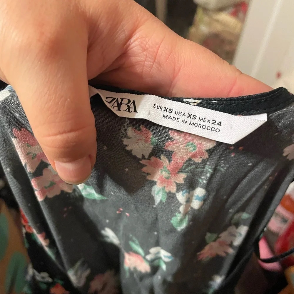 ZARA NAVY BLUE FLORAL ASYMMETRICAL PIFF SLEEVE DRESS - Picture 3 of 5